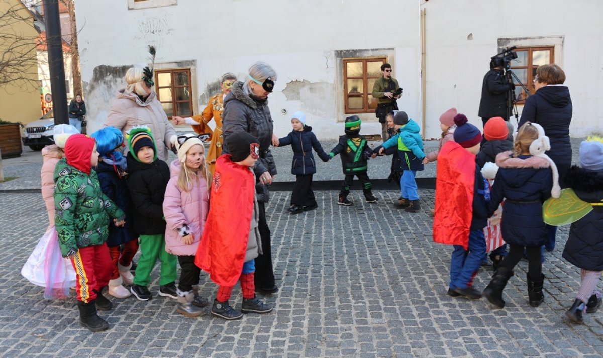 Varaždin je oživio dječjom fašničkom povorkom: 1800 mališana uveselilo grad!