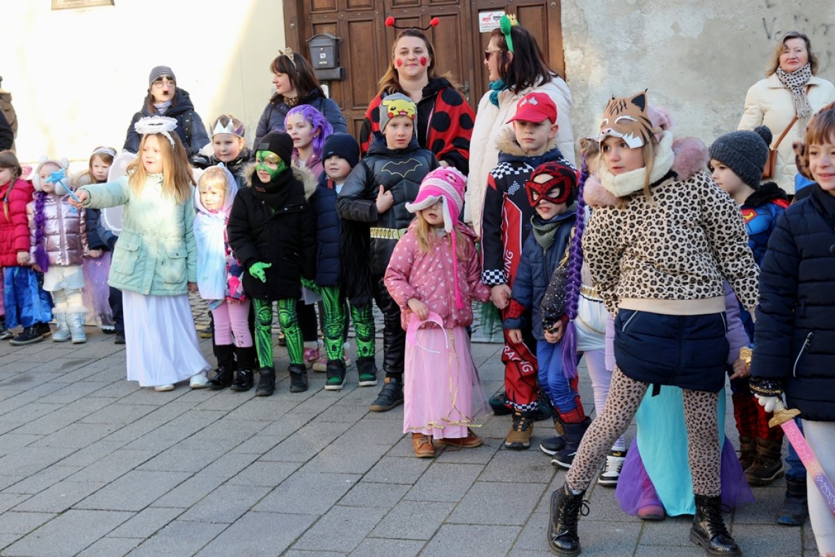 Varaždin je oživio dječjom fašničkom povorkom: 1800 mališana uveselilo grad!