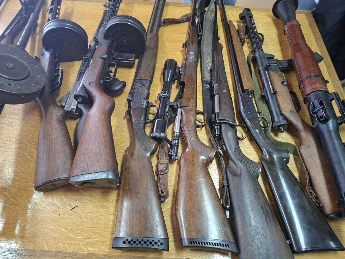 Veliki udarac podzemlju: Razbijen lanac ilegalnog oružja, među uhićenima i djelatnik policije!