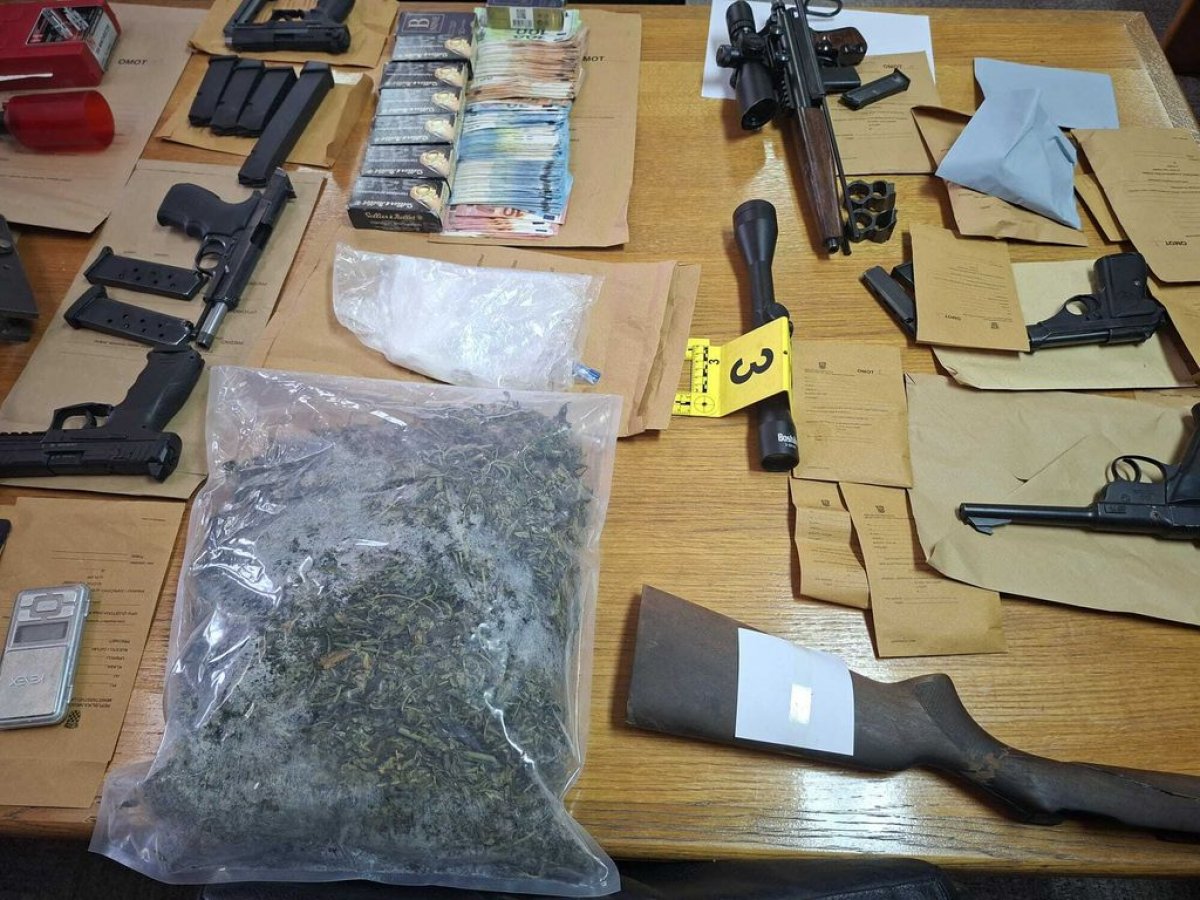 Veliki udarac podzemlju: Razbijen lanac ilegalnog oružja, među uhićenima i djelatnik policije!