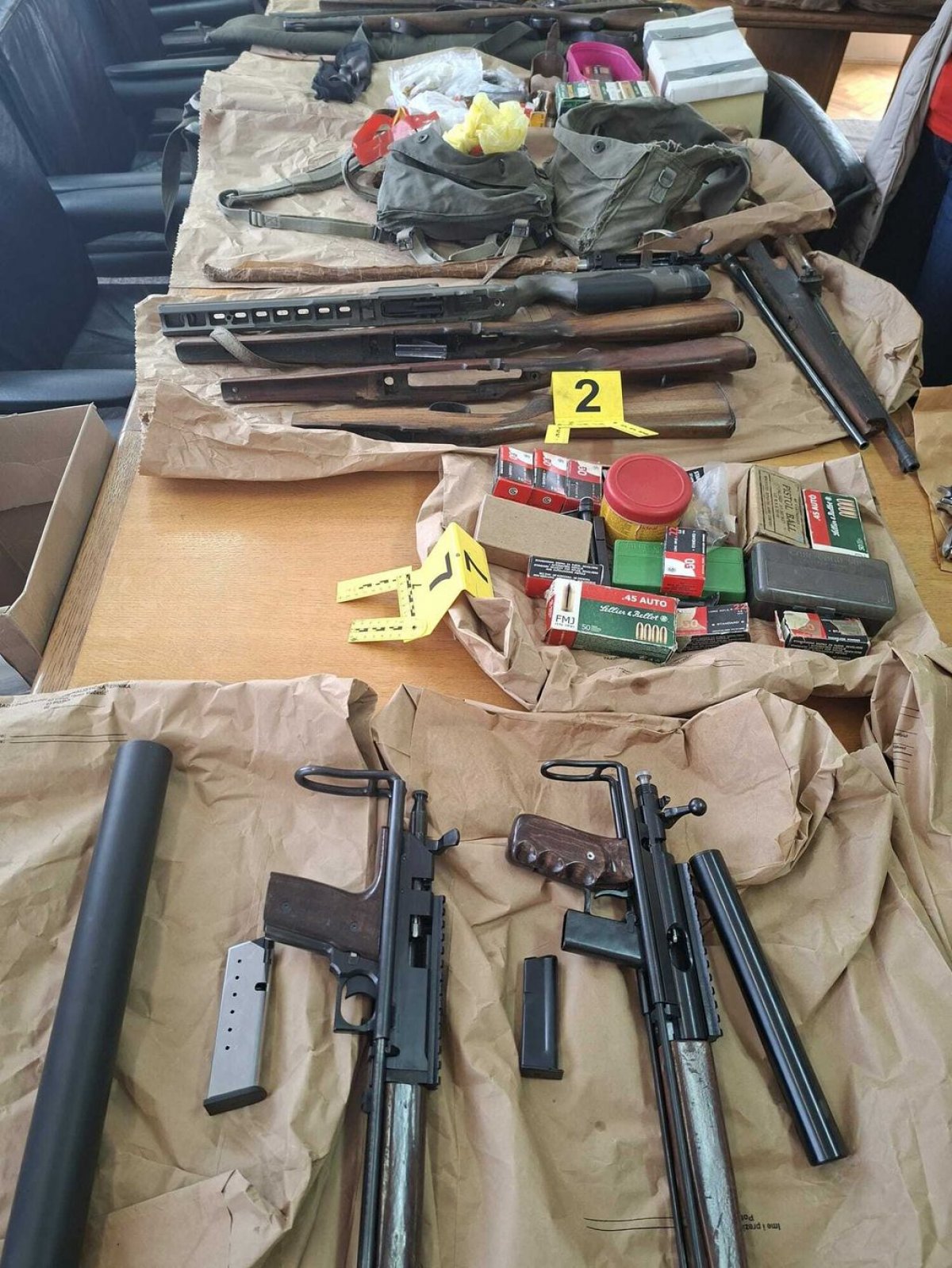 Veliki udarac podzemlju: Razbijen lanac ilegalnog oružja, među uhićenima i djelatnik policije!