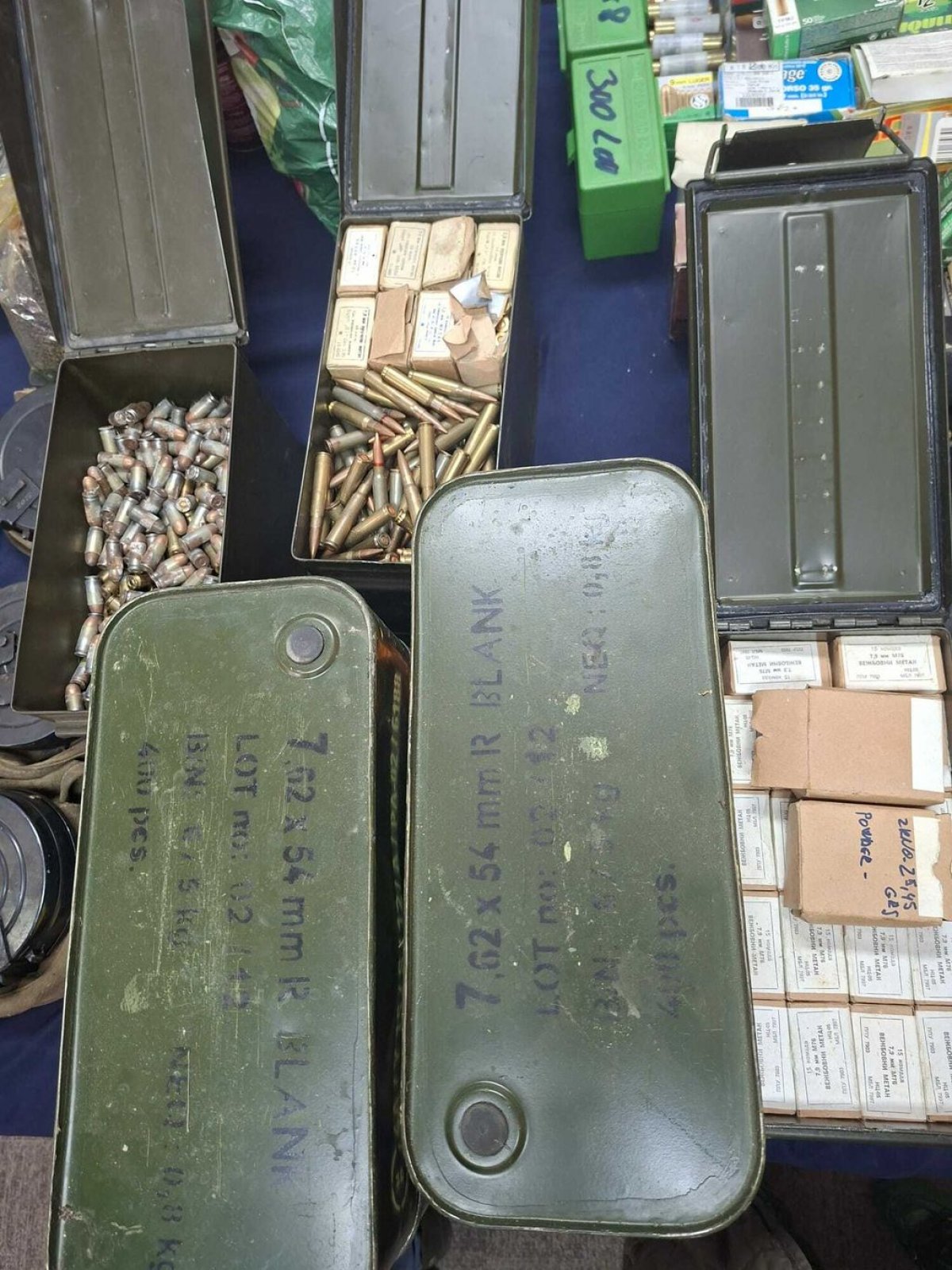 Veliki udarac podzemlju: Razbijen lanac ilegalnog oružja, među uhićenima i djelatnik policije!