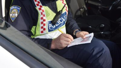 Visoka novčana kazna: Vozač uhvaćen pijan, bez dozvole i s bijegom s mjesta nesreće