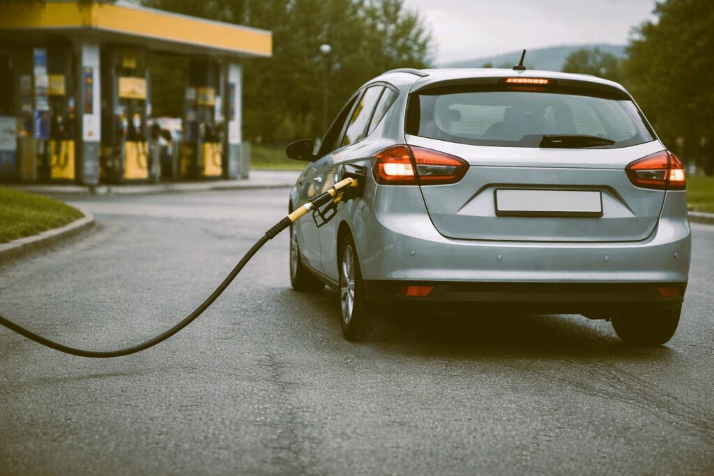 Vozač na autocesti zaboravio maknuti pištolj za gorivo i oštetio pumpu