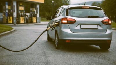 Vozač na autocesti zaboravio maknuti pištolj za gorivo i oštetio pumpu