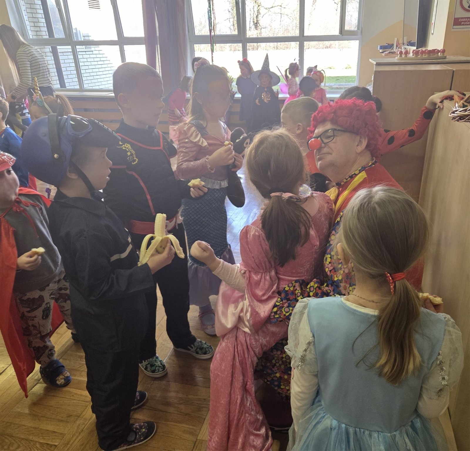 Vrtić Zlatni dani obilježio Fašnik uz maskenbal i iznenađenja