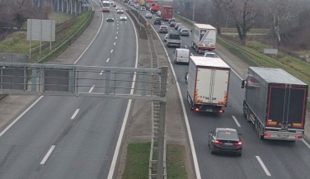 Zastoj na A3 prema Bregani: Nesreća i kolone kamiona uzrokuju prometni kaos