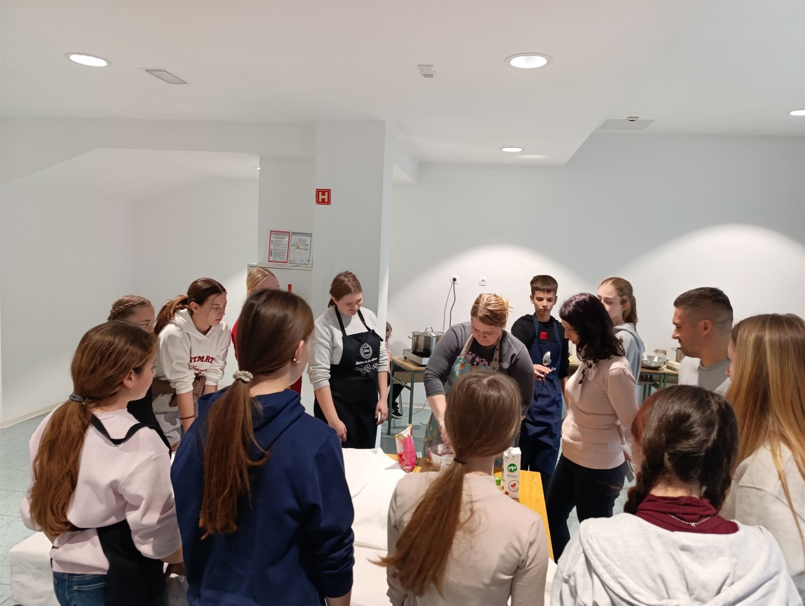 Završna radionica "Naši štruklji" u Trebnju okupila mlade iz Slovenije i Hrvatske