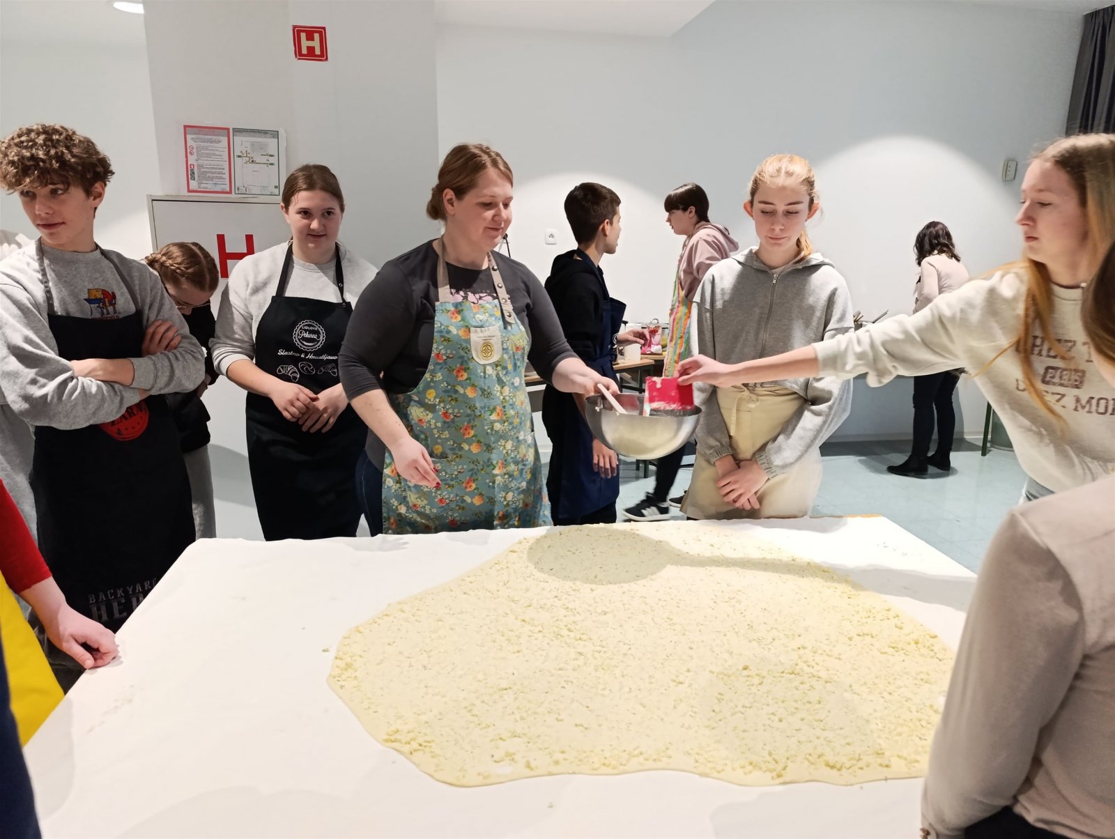 Završna radionica "Naši štruklji" u Trebnju okupila mlade iz Slovenije i Hrvatske