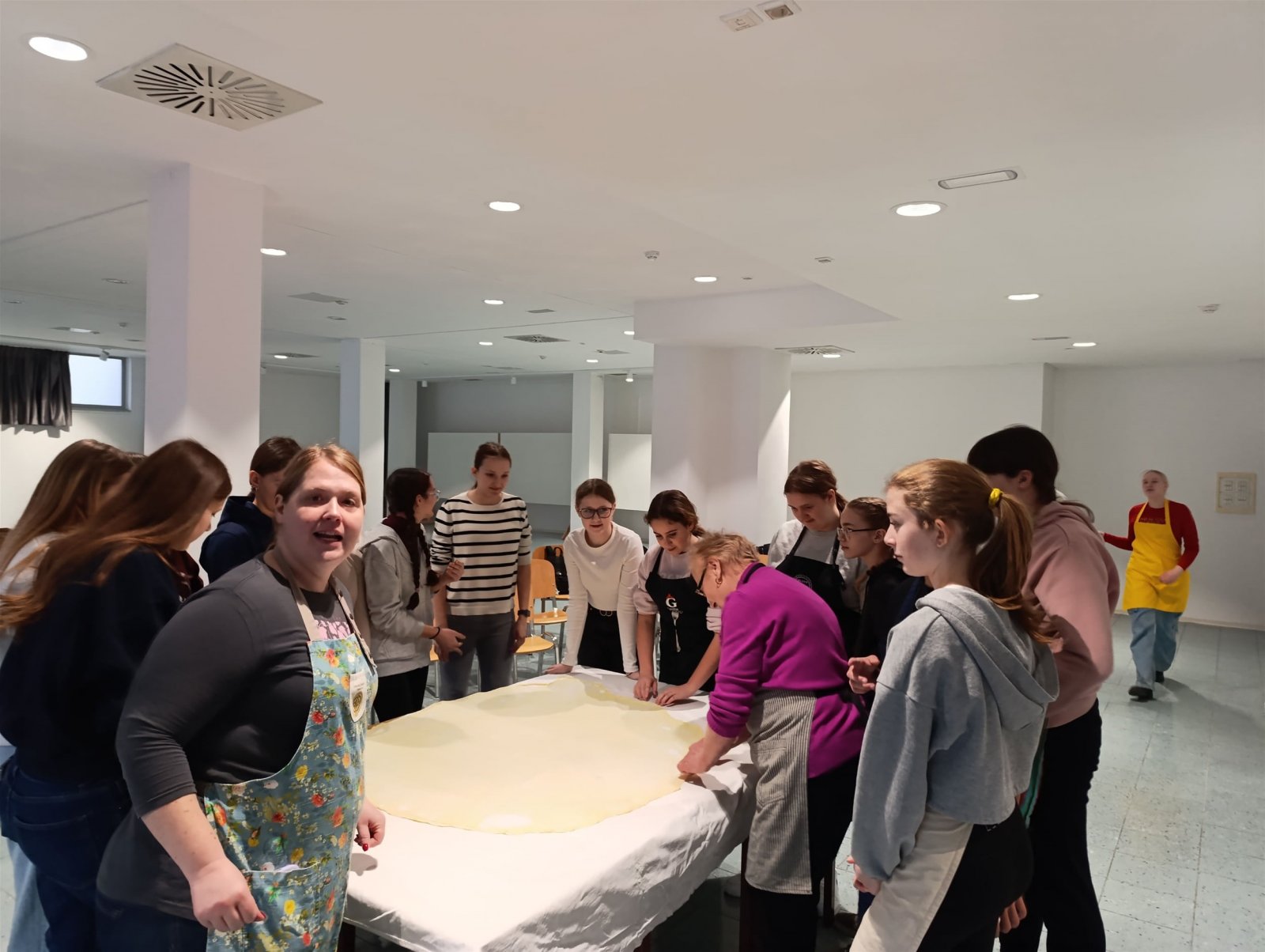 Završna radionica "Naši štruklji" u Trebnju okupila mlade iz Slovenije i Hrvatske