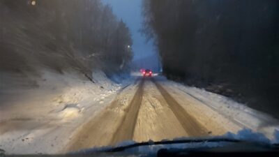 Zimska idila stvara probleme: Cesta Bedekovčina – Donja Stubica pod snježnim pokrivačem, ralica nevidljiva