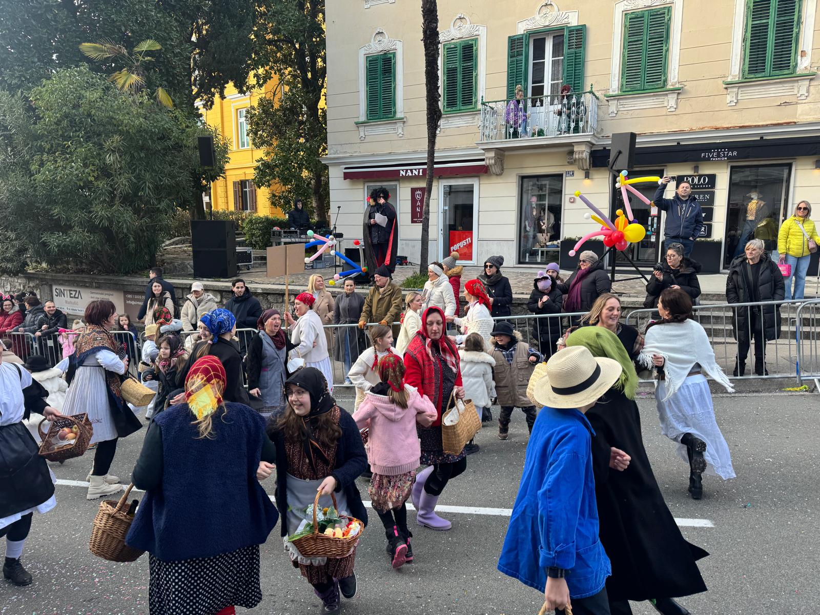 Zlatarska "Ekipa z placa" donijela duh Zagorja na dječji karneval u Opatiji