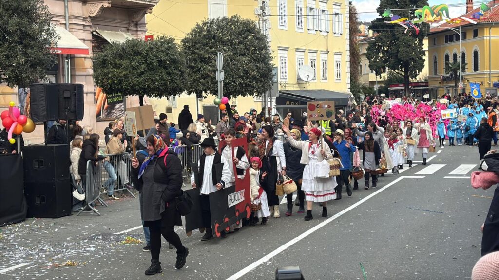 Zlatarska “Ekipa z placa” donijela duh Zagorja na dječji karneval u Opatiji
