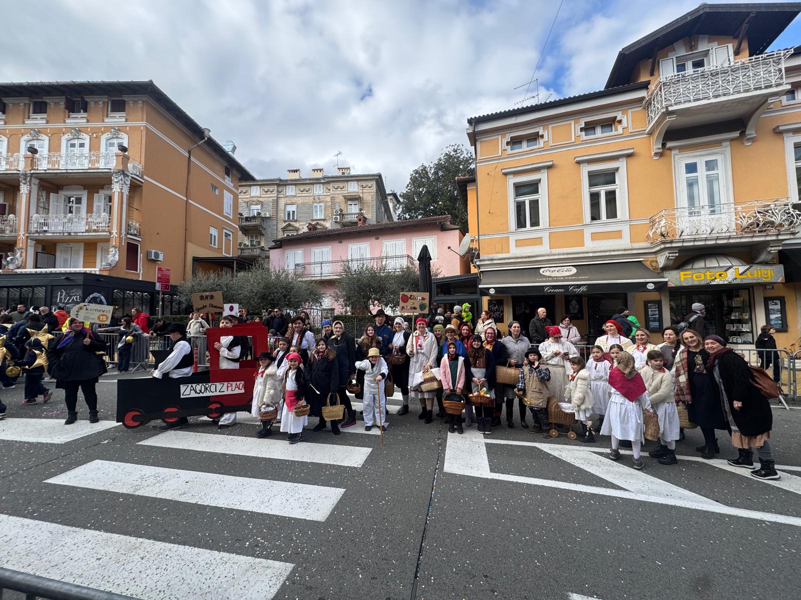 Zlatarska "Ekipa z placa" donijela duh Zagorja na dječji karneval u Opatiji