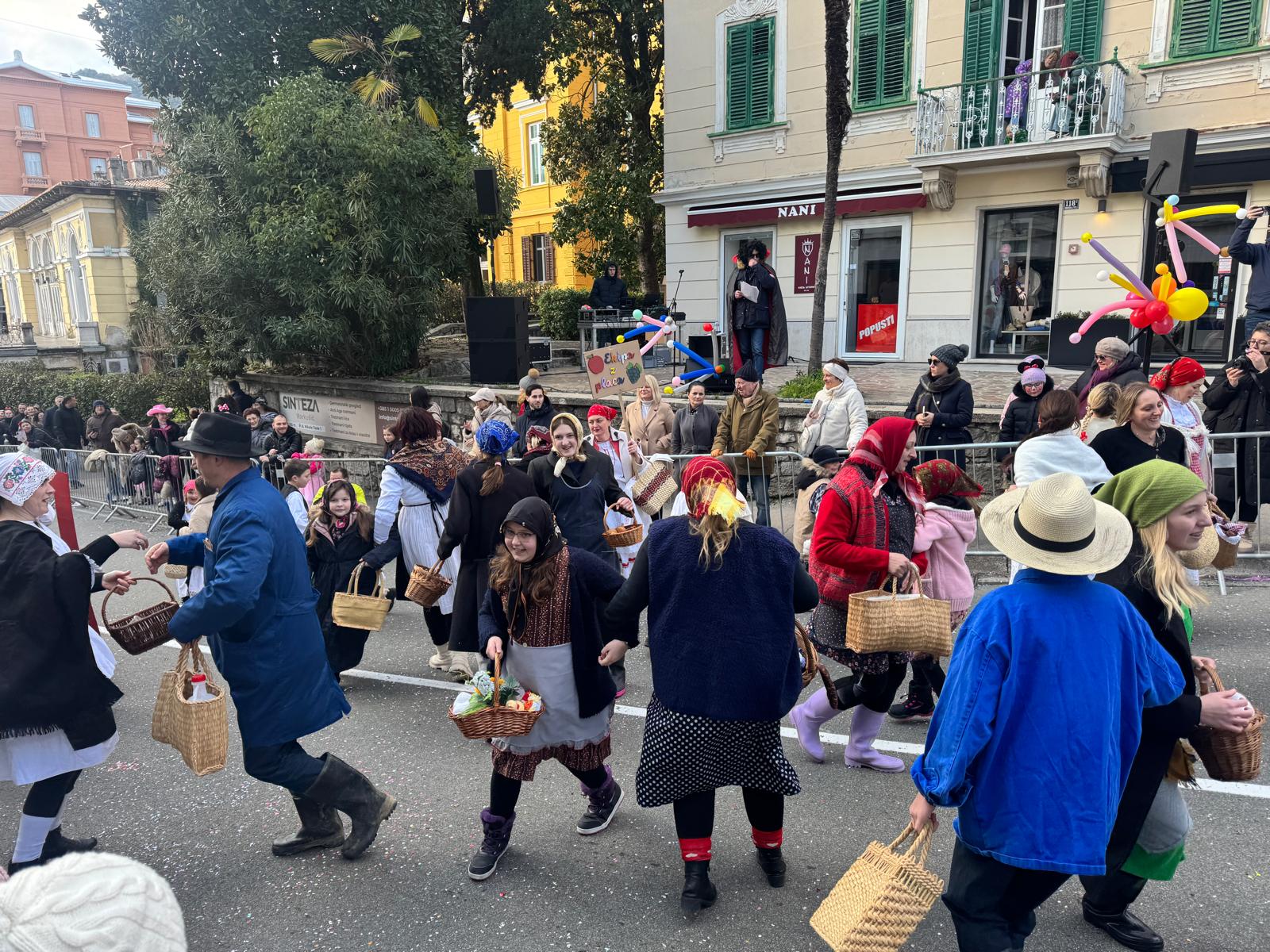 Zlatarska "Ekipa z placa" donijela duh Zagorja na dječji karneval u Opatiji