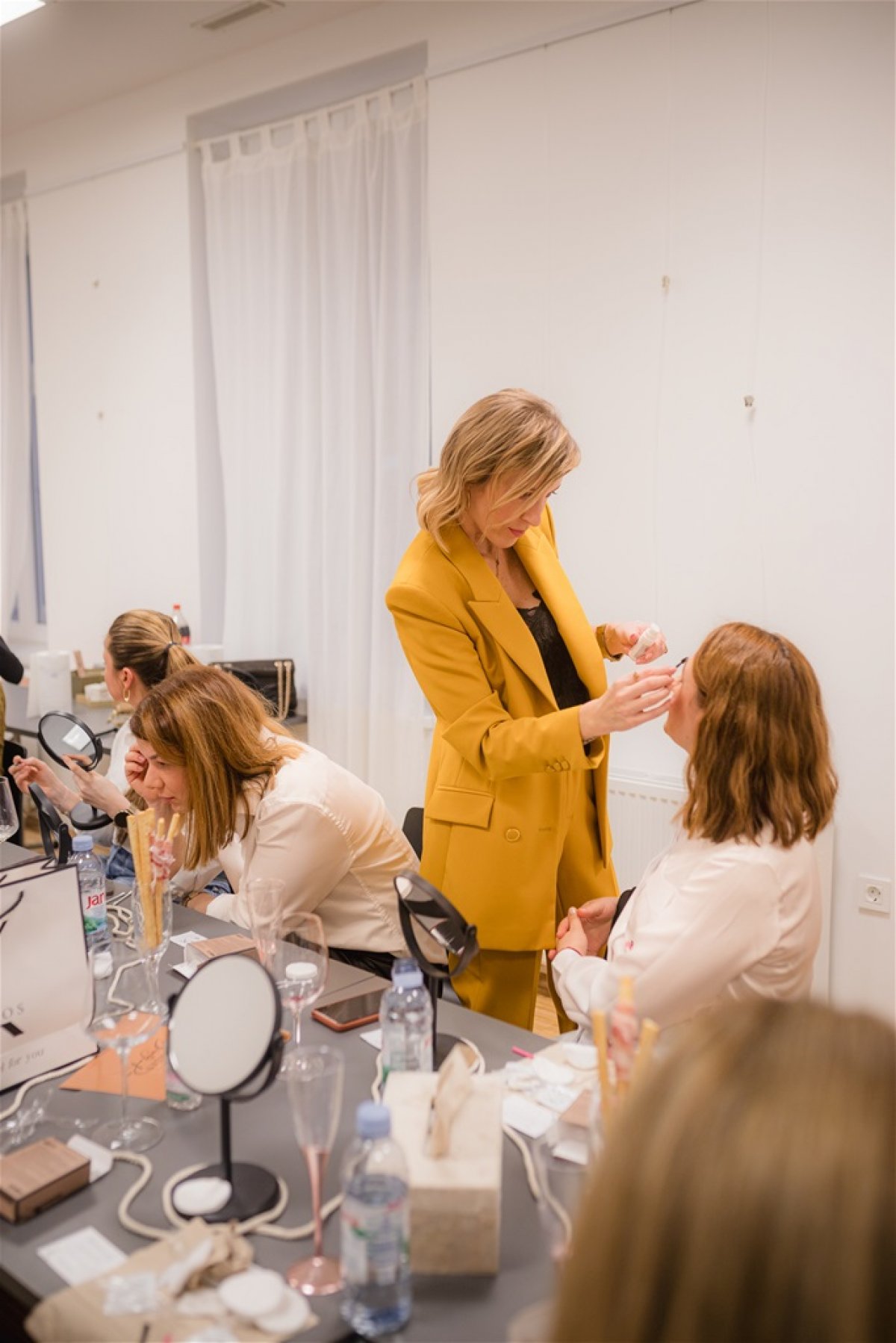 "Brow Lift & Wine" radionica u Donjoj Stubici: Žene posvetile vrijeme sebi u opuštenoj atmosferi