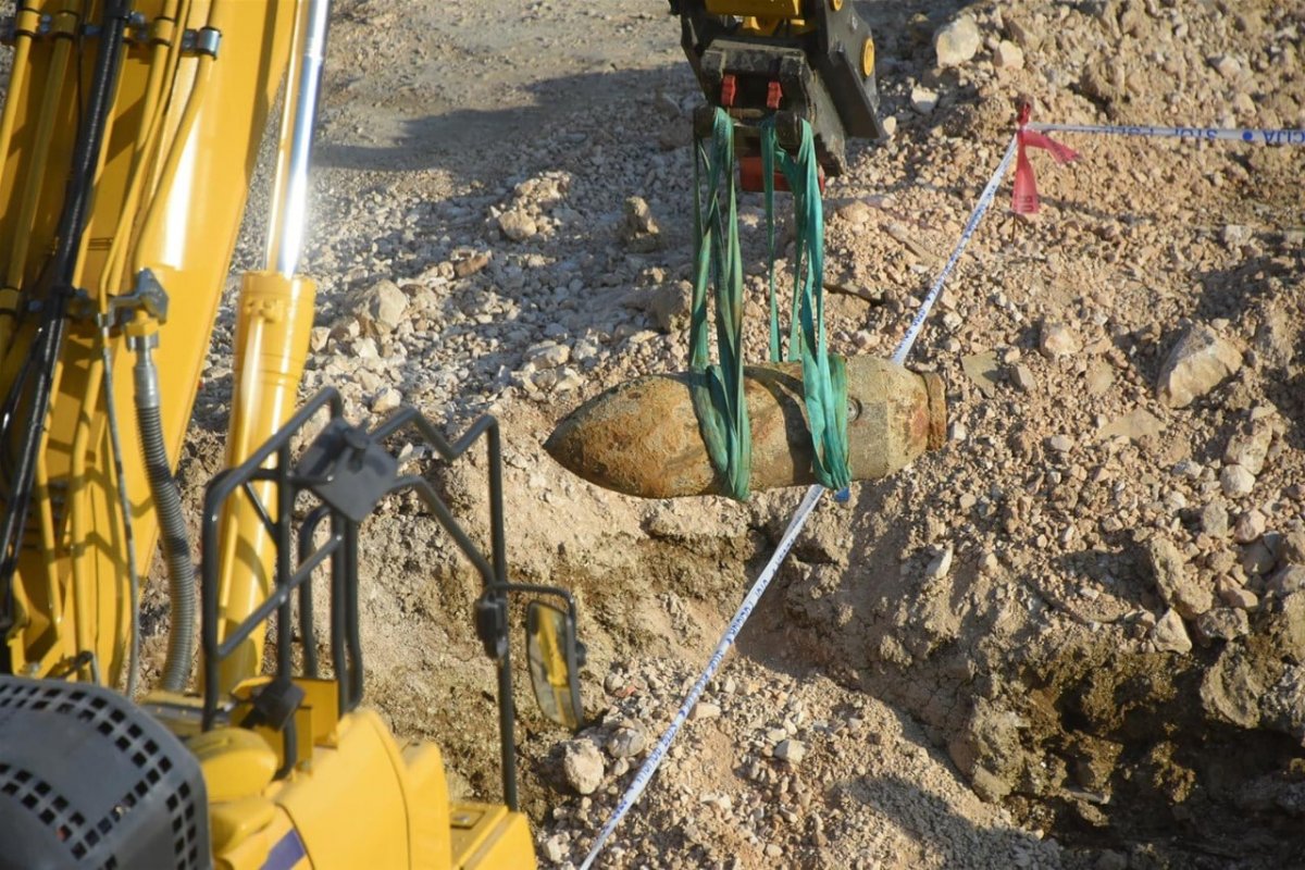 FOTO: Operacija premještanja: Pronađena avionska bomba iz Drugog svjetskog rata putuje na uništenje