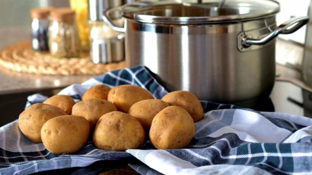 Krumpir na stolu: Tko bi trebao smanjiti konzumaciju zbog zdravstvenih razloga?