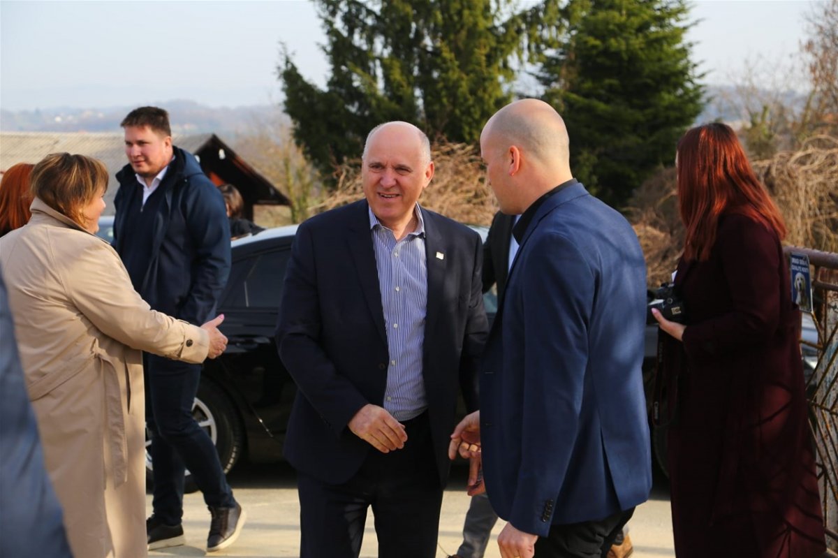 Ministar Bačić posjetio Zagorje: Pregled završenih obnova obiteljskih kuća nakon potresa