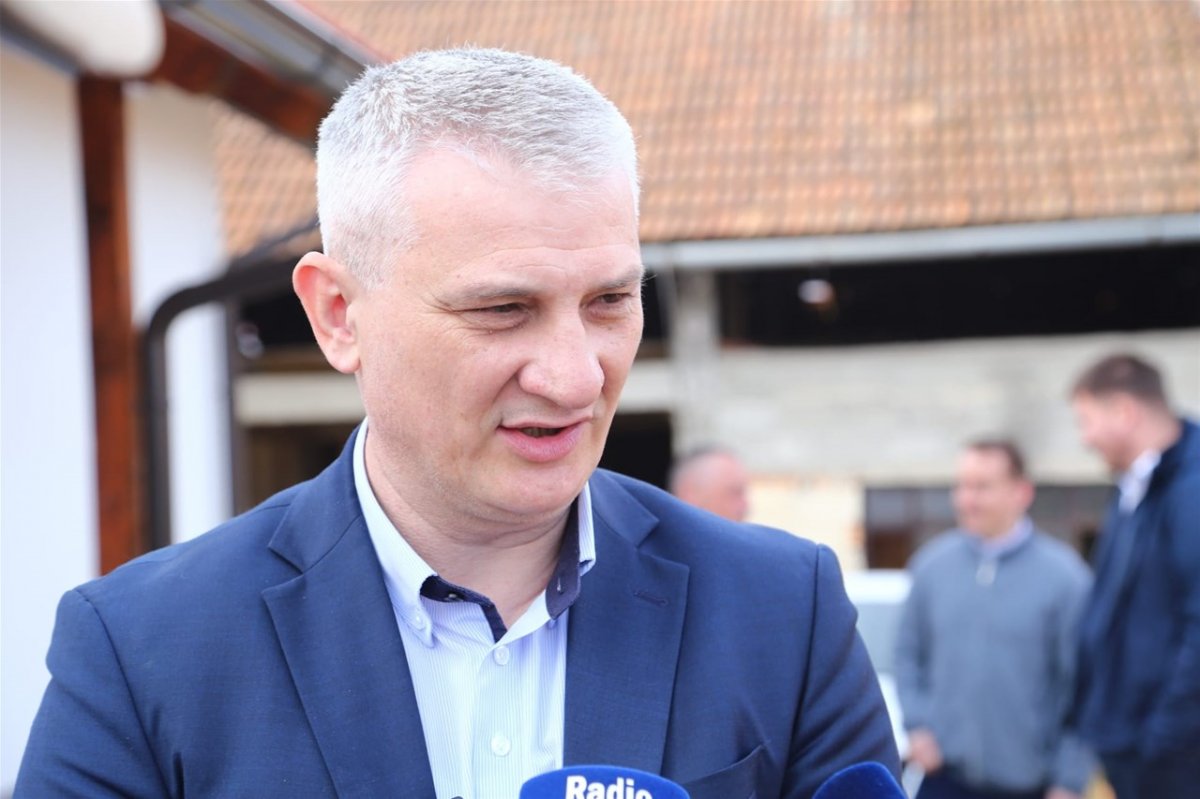 Ministar Bačić posjetio Zagorje: Pregled završenih obnova obiteljskih kuća nakon potresa