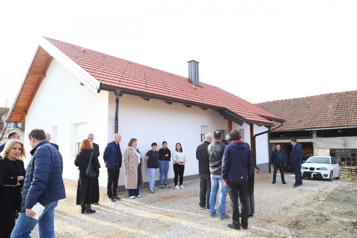 Ministar Bačić posjetio Zagorje: Pregled završenih obnova obiteljskih kuća nakon potresa