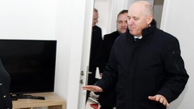 Ministar Bačić u obilasku obnovljenih domova u Zagorju pred godišnjicu potresa