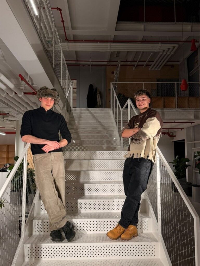 Neobična zagorska priča: Španjolac Hugo i Talijan Daniele pronašli dom u Zaboku, uz ćevape iz tave “Made in Yugoslavia”