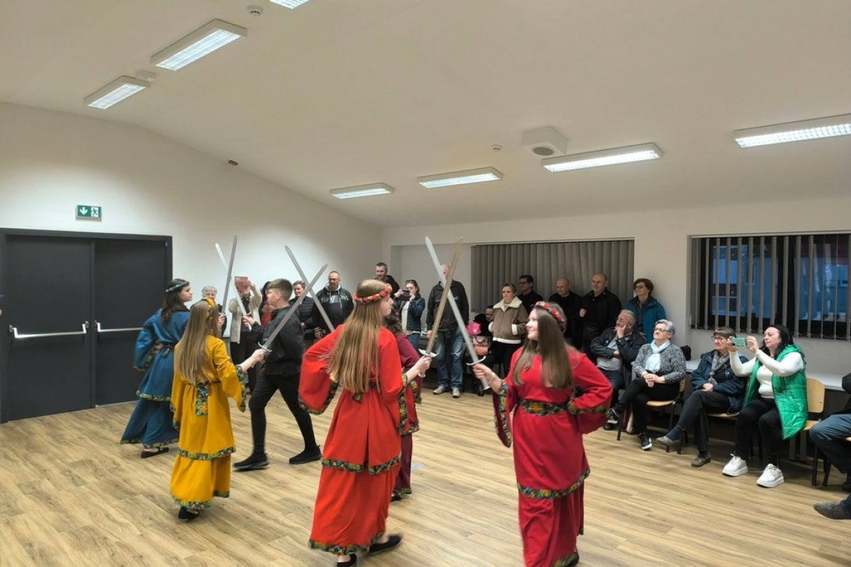 Raznolika umjetnička priča Božidara Roksandića u Konjščini: Izložba "Za svakog po nešto"