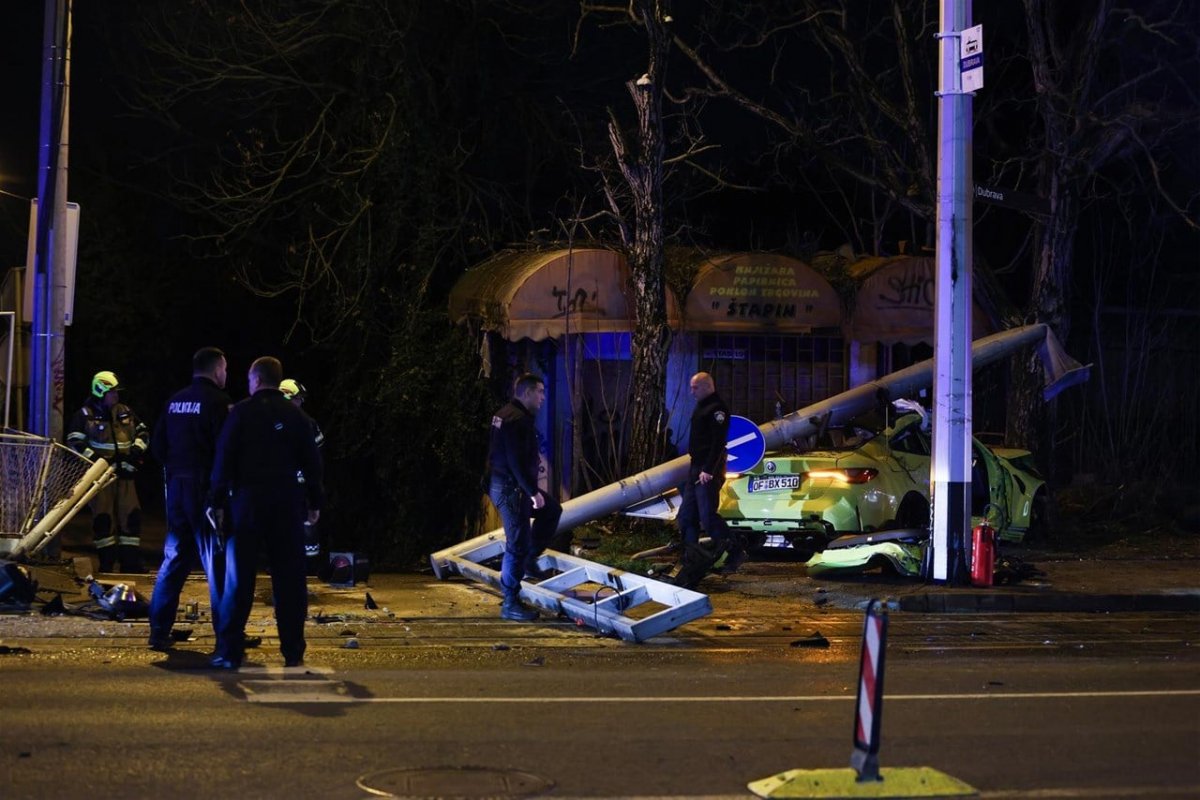 Teška prometna nesreća u Dubravi: Vozač (40) i maloljetnica zadobili teške ozljede