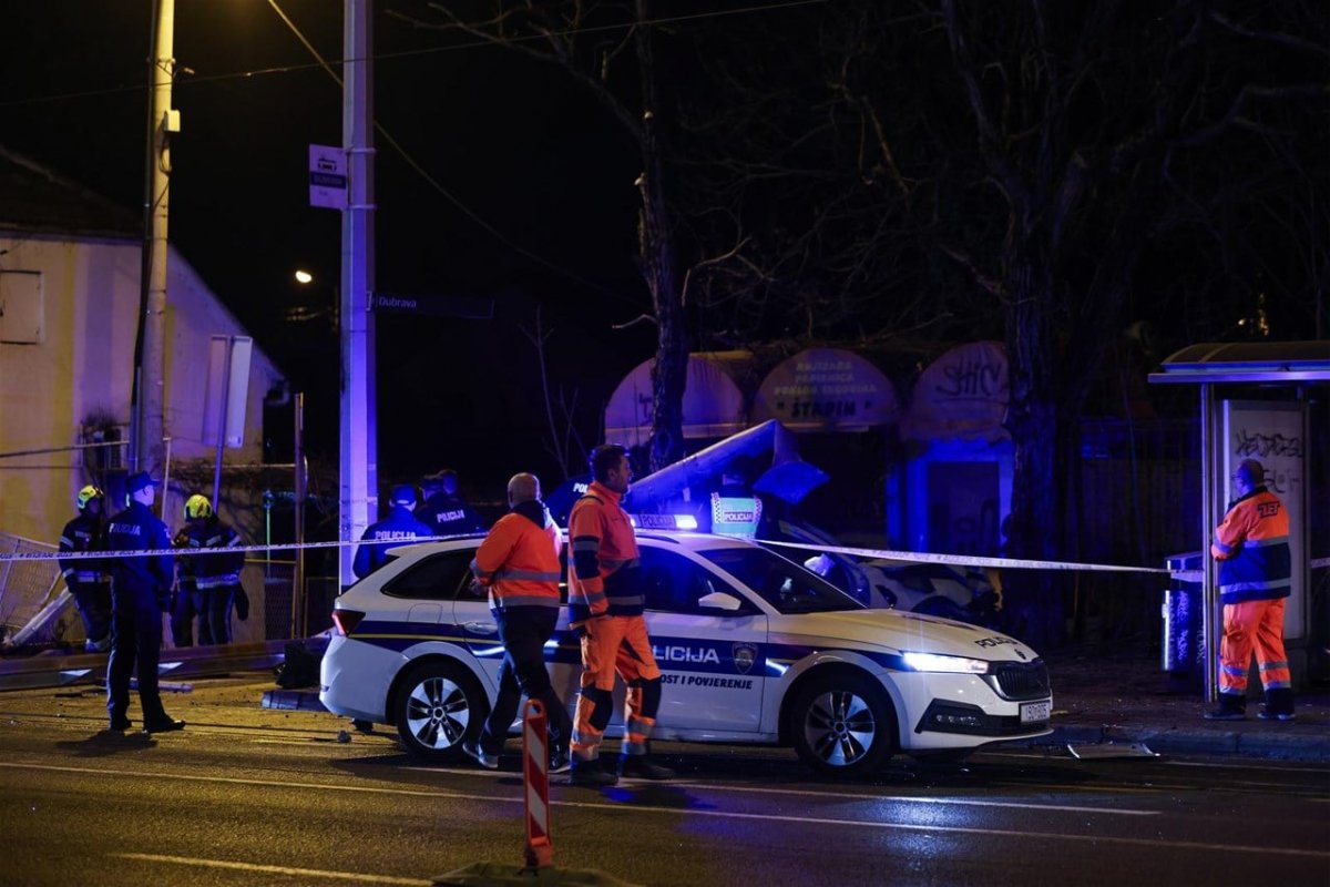 Teška prometna nesreća u Dubravi: Vozač (40) i maloljetnica zadobili teške ozljede