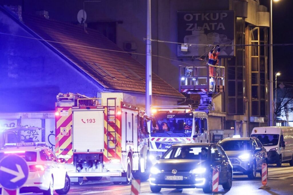 Teška prometna nesreća u Dubravi: Vozač (40) i maloljetnica zadobili teške ozljede