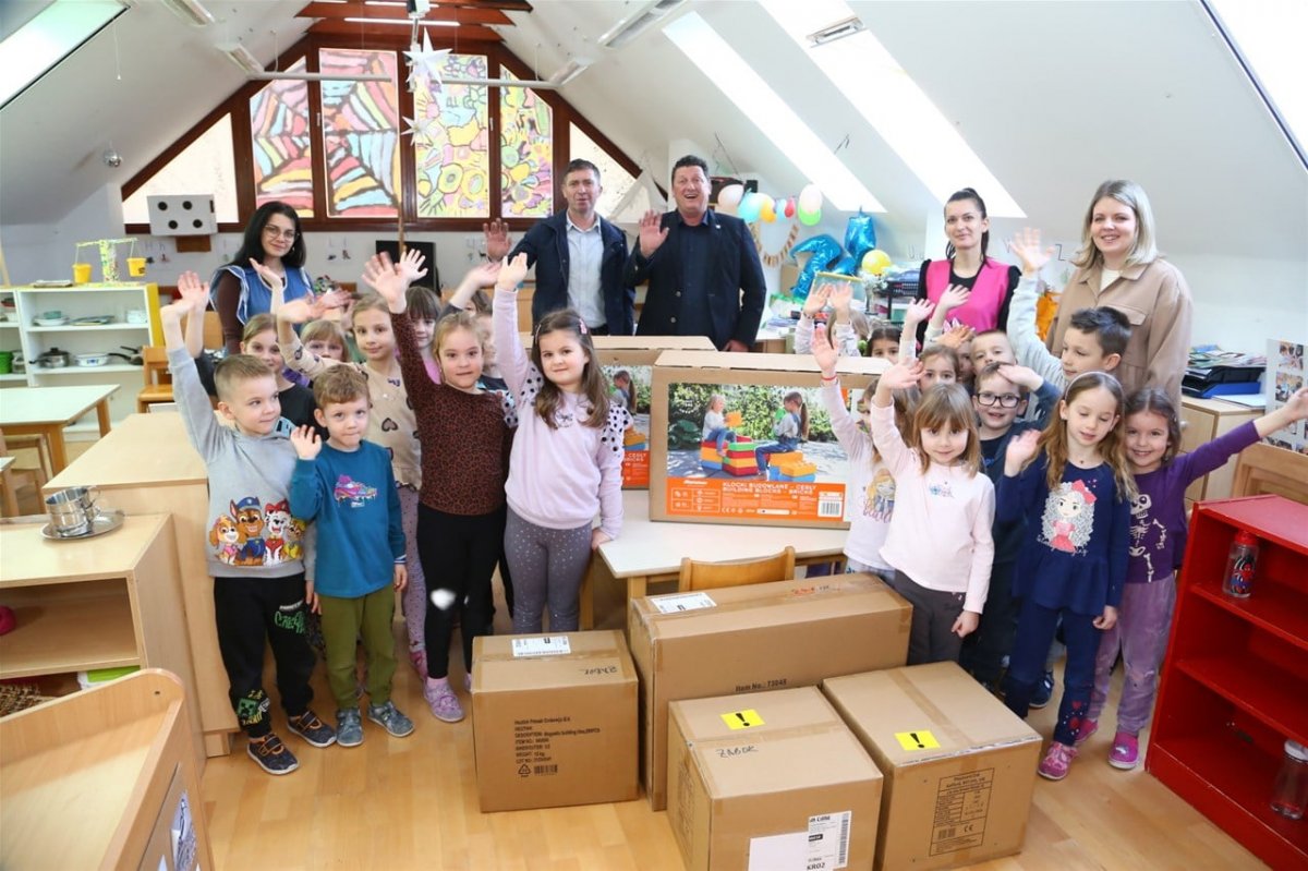 Udruženje obrtnika Zaboka i Velikog Trgovišća donijelo radost mališanima DV Rožica: Neopisivo veselje zbog didaktičkih igračaka