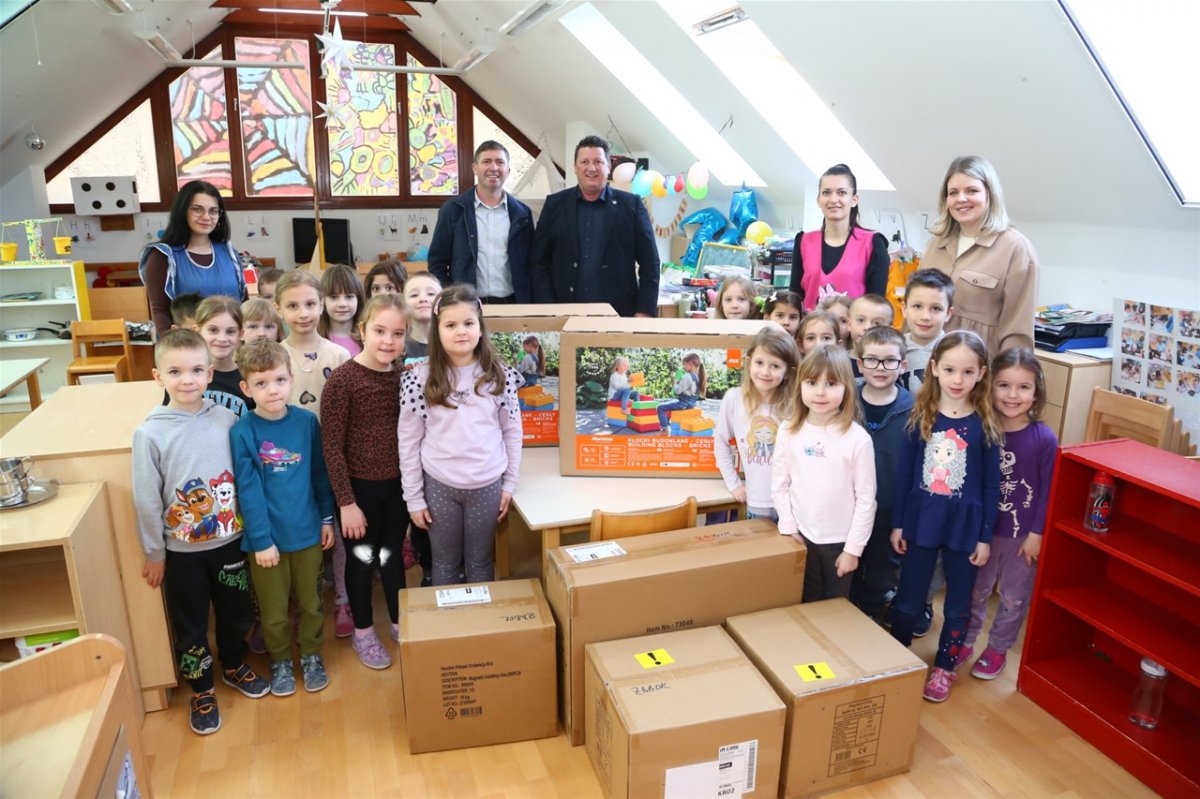 Udruženje obrtnika Zaboka i Velikog Trgovišća donijelo radost mališanima DV Rožica: Neopisivo veselje zbog didaktičkih igračaka