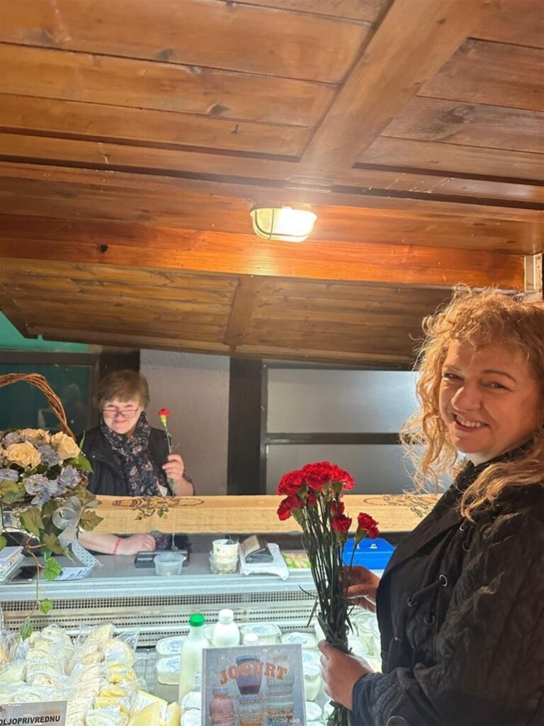 Zabočke ulice odjekivale su porukama o ravnopravnosti: Gradonačelnica Đurek podijelila karanfile za Dan žena