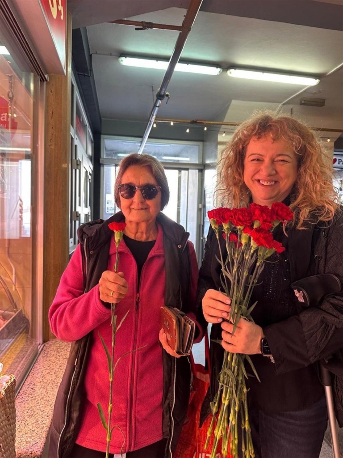 Zabočke ulice odjekivale su porukama o ravnopravnosti: Gradonačelnica Đurek podijelila karanfile za Dan žena