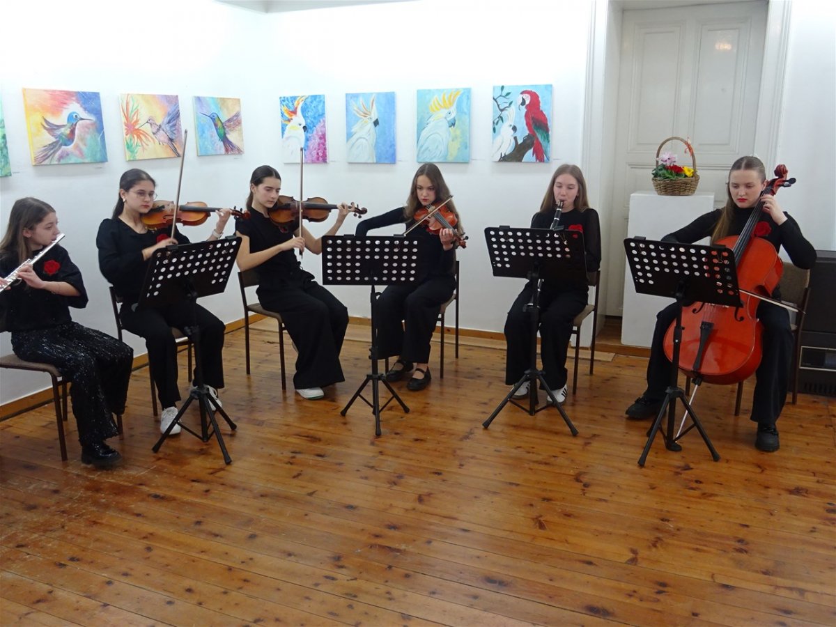 Zlatarčanke proslavile Dan žena izložbom "Kist i vino" uz glazbu i delicije